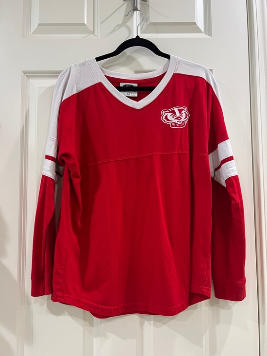 Tops - Women’s Wisconsin Badgers spirit Jersey-style long sleeve size medium
